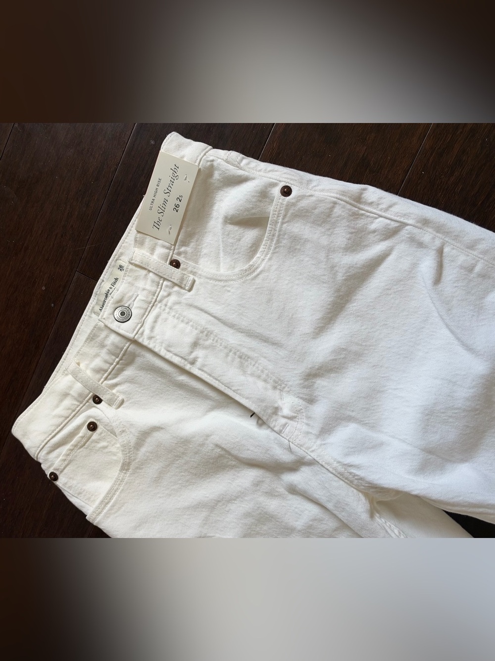 NWT - Abercrombie & Fitch White Straight Jeans - 26 2S